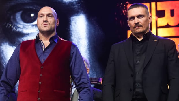 World boxing champions Tyson Fury and Oleksandr Usyk pose for the cameras.