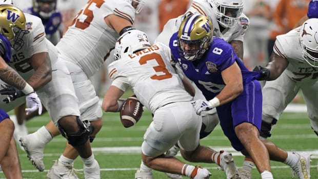 Jan 1, 2024; New Orleans, LA, USA; Washington Huskies defensive end Bralen Trice (8) knocks the ball away from Texas Longhorns quarterback Quinn Ewers (3) during the second quarter in the 2024 Sugar Bowl college football playoff semifinal game at Caesars Superdome.