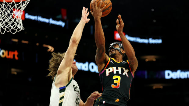 Phoenix Suns guard Bradley Beal (3) shoots the ball against Milwaukee Bucks center Robin Lopez (42) during the third quarter at Footprint Center.