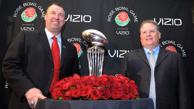 Dec 31, 2011; Los Angeles, CA, USA; Wisconsin Badgers coach Bret Bielema (left) and Oregon Ducks coach Chip Kelly pose in front of the Leishman Trophy at press conference for the 2012 Rose Bowl at the Marriott Los Angeles Downtown. Mandatory Credit: Kirby Lee/Image of Sport-USA TODAY Sports