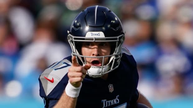 Titans quarterback Ryan Tannehill reacts to running a first down play.