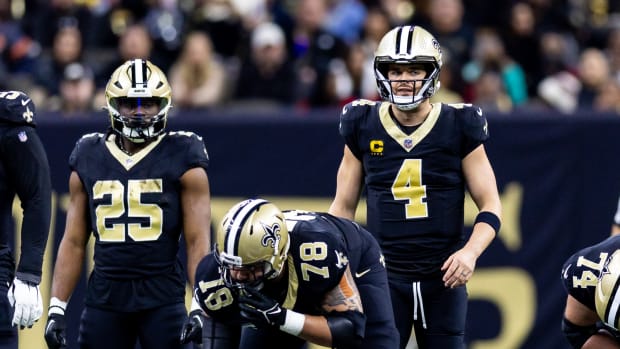 New Orleans Saints quarterback Derek Carr (4) looks over the Atlanta Falcons defense.