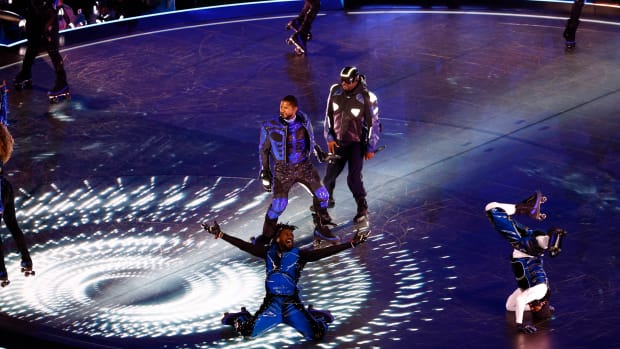 Usher decepciona con su actuación en el show de medio tiempo del Super Bowl LVIII