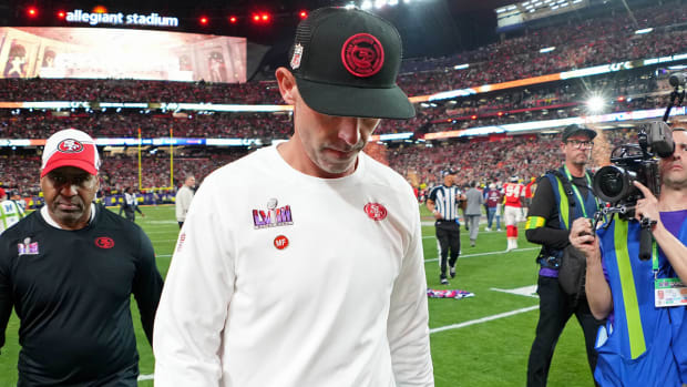 Kyle Shanahan walks off the field after losing Super Bowl LVIII.