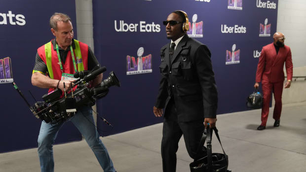 Feb 11, 2024; Paradise, Nevada, USA; San Francisco 49ers wide receiver Deebo Samuel (19) arrives before playing against the Kansas City Chiefs in Super Bowl LVIII at Allegiant Stadium. Mandatory Credit: Kyle Terada-USA TODAY Sports  