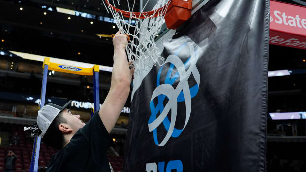 Purdue Boilermakers center Zach Edey (15) cuts the net after winning the Big Ten Championship at United Center.