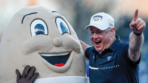 Georgia State coach Shawn Elliott celebrates a Famous Idaho Potato Bowl win.