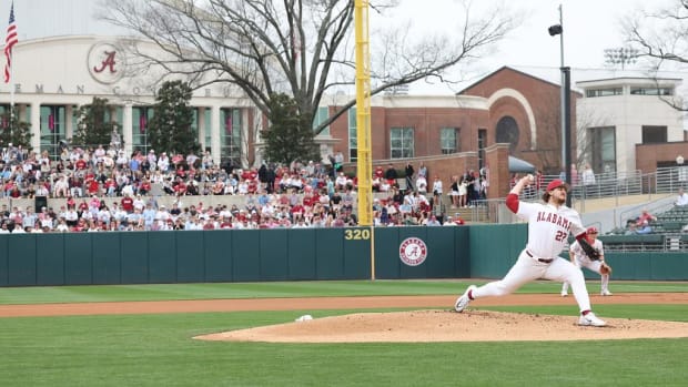 Alabama's Ben Hess (27) pitching on Feb. 16, 2024.