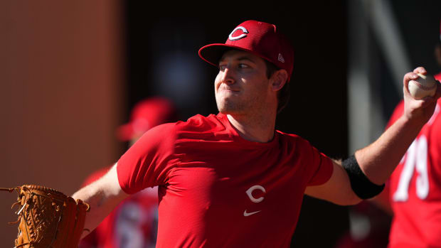 Cincinnati Reds starting pitcher Nick Lodolo (40) delivers a pitch in the bullpen during spring training workouts, Wednesday, Feb. 14, 2024, at the team s spring training facility in Goodyear, Ariz.  