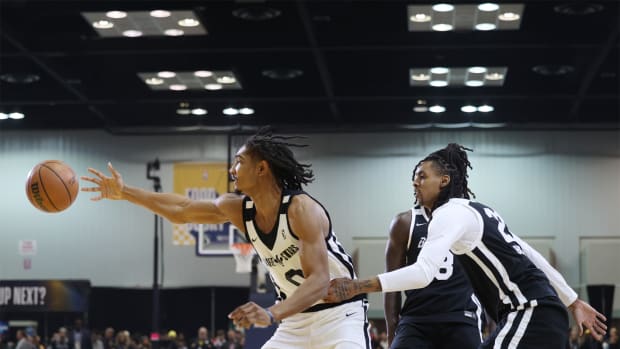 Feb 18, 2024; Indianapolis, Indiana, USA; Team Giraffe Stars forward Jermaine Samuels Jr. (0) of the Rio Grande Valley Vipers reacts for a loose ball defend by Team Ballislife forward Emoni Bates (21) of the Cleveland Charge during the 2024 NBA G League Up Next game at Indiana Convention Center.