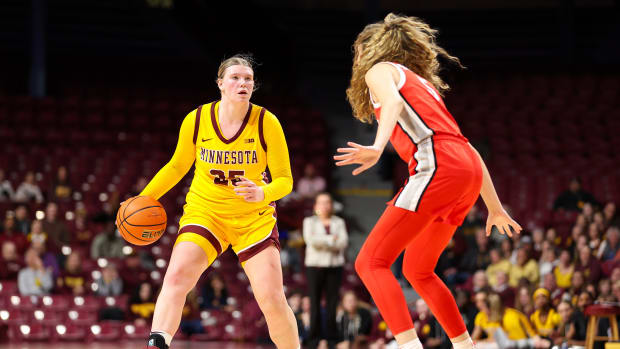 Minnesota guard Grace Grocholski (25) dribbles as Ohio State guard Emma Shumate (5) defends during the first half at Williams Arena in Minneapolis on Feb. 8, 2024.