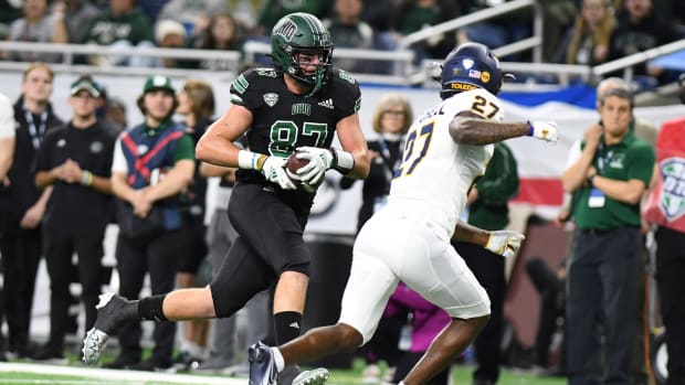 Dec 3, 2022; Detroit, Michigan, USA; Ohio University tight end Will Kacmarek (87) runs upfield after catching a pass as Toledo cornerback Quinyon Mitchell (27) closes in the second quarter at Ford Field.