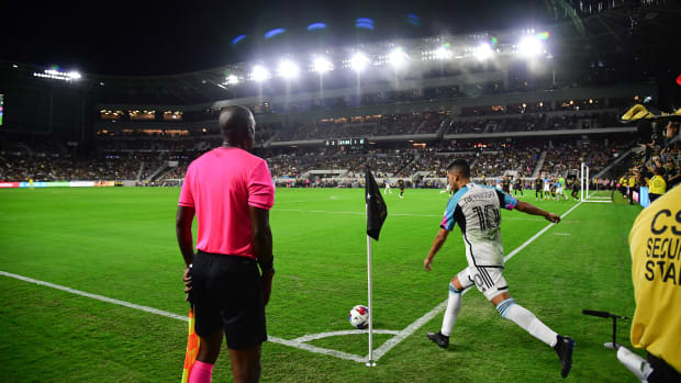 Oct 4, 2023; Los Angeles, California, USA; Minnesota United midfielder Emanuel Reynoso (10) takes a corner kick against Los Angeles FC during the first half at BMO Stadium.