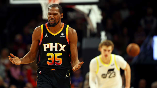 Phoenix Suns forward Kevin Durant shrugs.