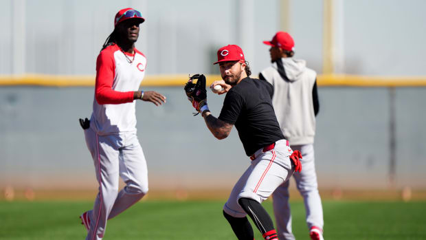 Cincinnati Reds second baseman Jonathan India (6) throws to first base during fielding drills during spring training workouts, Tuesday, Feb. 20, 2024, at the team s spring training facility in Goodyear, Ariz. 