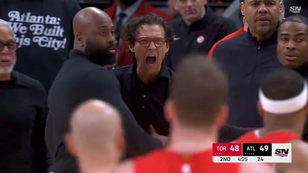 Quin Snyder argues with a referee.