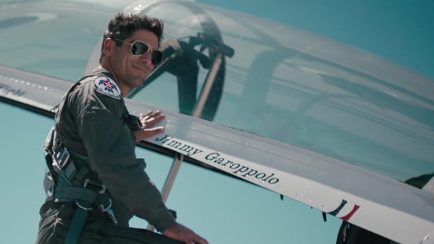 NFL Quarterback Jimmy Garoppolo takes flight in F-16 fighter jet with Air Force Thunderbirds