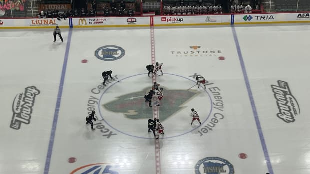 Opening faceoff hockey game