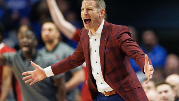 Feb 24, 2024; Lexington, Kentucky, USA; Alabama Crimson Tide head coach Nate Oats yells to his players during the first half against the Kentucky Wildcats at Rupp Arena at Central Bank Center. Mandatory Credit: Jordan Prather-USA TODAY Sports  
