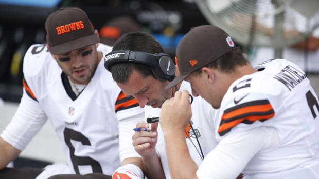 Sep 7, 2014; Pittsburgh, PA, USA; Cleveland Browns offensive coordinator Kyle Shanahan (center) talks with Browns quarterbacks Brian Hoyer (6) and Johnny Manziel (2) against the Pittsburgh Steelers during the fourth quarter at Heinz Field. The Steelers won 30-27.