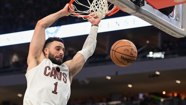 Strus dunks during the Cavaliers’ 126-116 loss to the Bucks on Jan. 24, 2024.