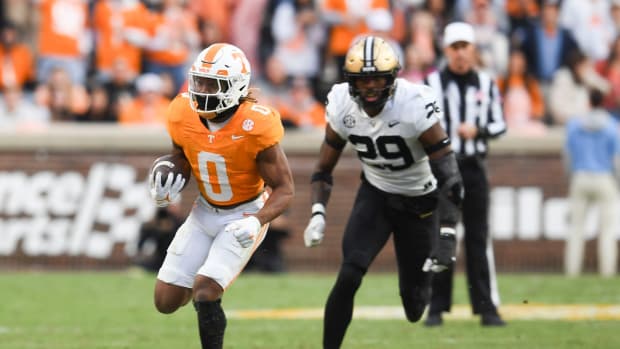 Tennessee running back Jaylen Wright (0) runs the ball during a game between Tennessee and Vanderbilt at Neyland Stadium in Knoxville, Saturday, Nov. 25, 2023.