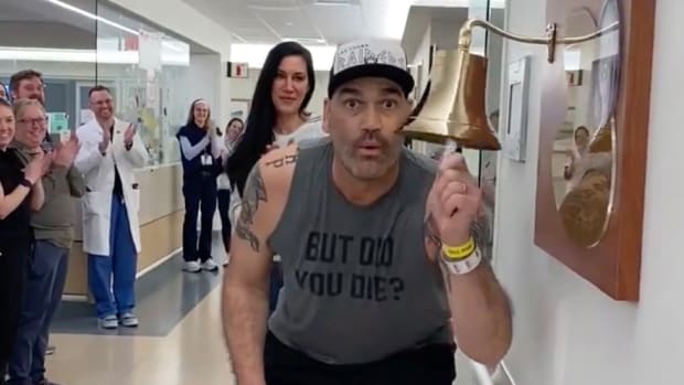 Scot Pollard rings a bell in a hospital hallway
