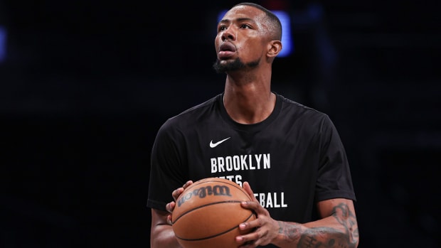 Harry Giles warms up before a Nets game.