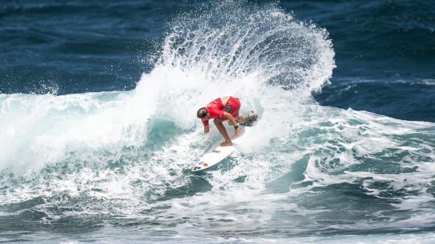 Chinese Olympic surfer 14-year-old Siqi Yang