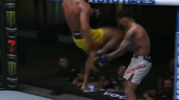 UFC News: Debut Fighter Flatlines Opponent With Amazing Flying Knee