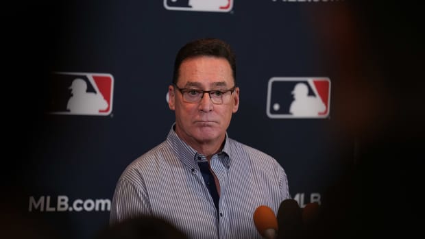San Francisco Giants manager Bob Melvin answers questions at a press conference during the 2023 MLB Winter Meetings. 