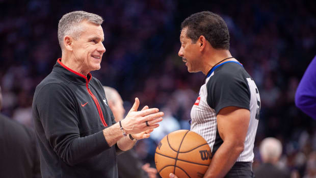 Chicago Bulls head coach Billy Donovan discusses a call with referee Bill Kennedy (55) during the second quarter at Golden 1 Center. 