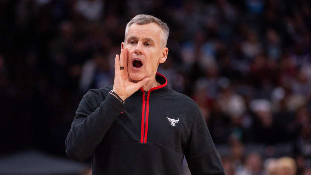  Chicago Bulls head coach Billy Donovan calls out to his team during the third quarter at Golden 1 Center.