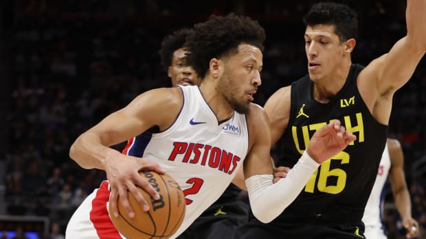 Cade Cunningham guarded by his new Pistons teammate, Simone Fontecchio.