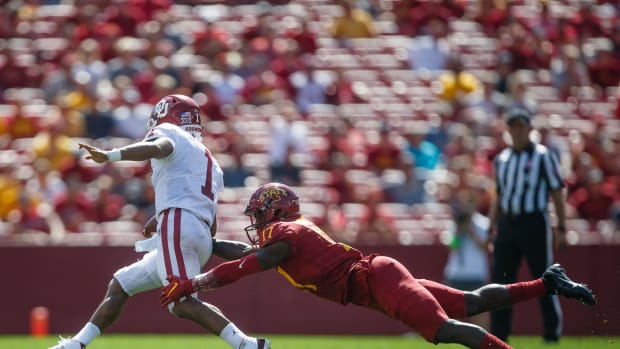 Iowa State's Richard Bowens III (17) can't get ahold of Oklahoma's Kyler Murray (1) during their football game at Jack Trice Stadium on Saturday, Sept. 15, 2018 in Ames. Oklahoma would go on to win 37-27. 0915 Isuvokfball Bp 49 Jpg  