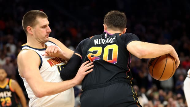 Denver Nuggets center Nikola Jokic (left) defends against Phoenix Suns center Jusuf Nurkic (20) in the first half at Footprint Center.