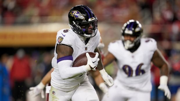 Baltimore Ravens linebacker Patrick Queen (6) runs with the ball after intercepting a pass against the San Francisco 49ers in the third quarter at Levi's Stadium.