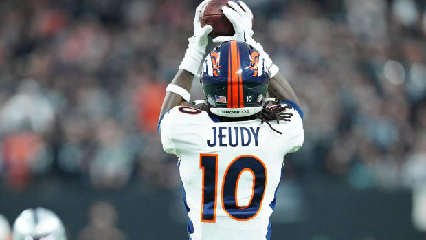 Jan 7, 2024; Paradise, Nevada, USA; Denver Broncos wide receiver Jerry Jeudy (10) makes a catch against the Las Vegas Raiders during the fourth quarter at Allegiant Stadium. Mandatory Credit: Stephen R. Sylvanie-USA TODAY Sports