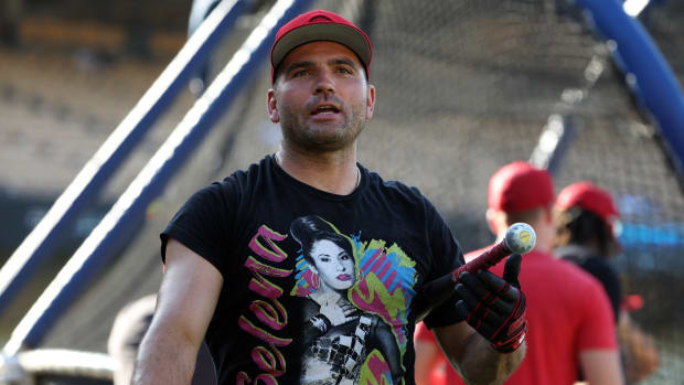 Jul 28, 2023; Los Angeles, California, USA; Cincinnati Reds first baseman Joey Votto (19) warms up before the game against the Los Angeles Dodgers at Dodger Stadium. Mandatory Credit: Kiyoshi Mio-USA TODAY Sports  