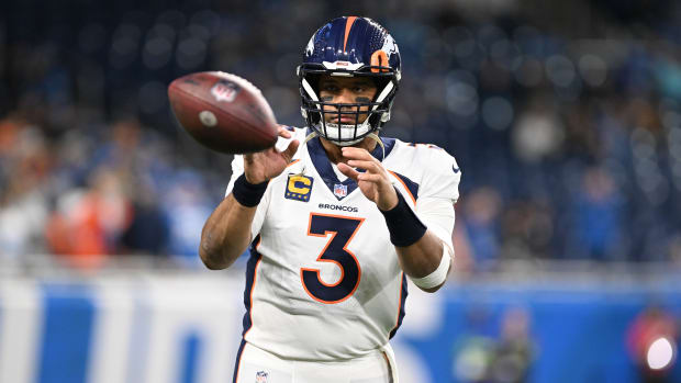 Denver Broncos QB Russell Wilson is signing with the Pittsburgh Steelers.