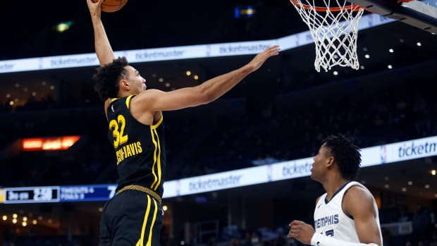 Golden State Warriors forward Trayce Jackson-Davis (32) drives to the basket during the second half against the Memphis Grizzlies at FedExForum.