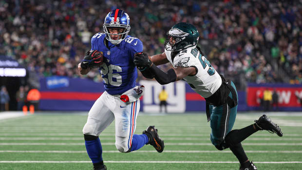 Former New York Giants running back Saquon Barkley rushes the ball against the Philadelphia Eagles.
