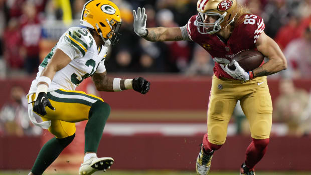 Jonathan Owens closes in for a tackle of George Kittle in the playoffs.