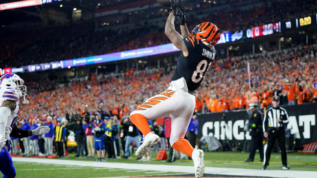 Cincinnati Bengals tight end Irv Smith Jr. (81) catches a touchdown pass in the first quarter during a Week 9 NFL football game between the Buffalo Bills and the Cincinnati Bengals, Sunday, Nov. 5, 2023, at Paycor Stadium in Cincinnati.