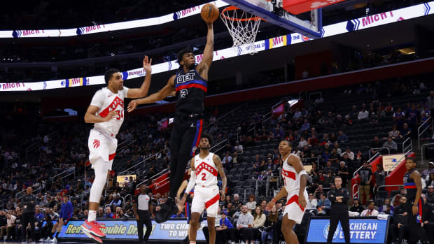 James Wiseman throws down a big dunk against the Raptors on Wednesday.