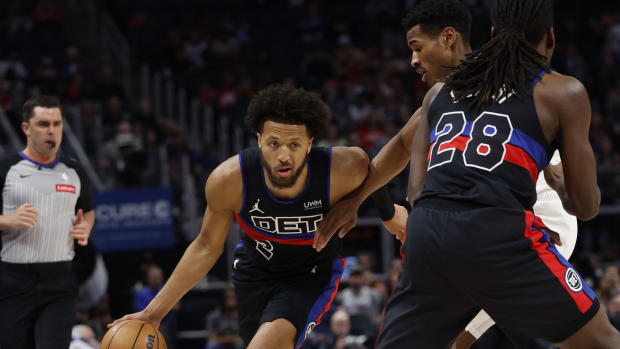 Cade Cunningham sat out during the Pistons' fourth quarter against the Raptors.