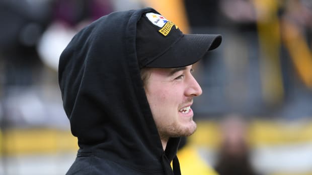 Pickett before the Steelers’ 34-11 win over the Bengals on Dec. 23, 2023.
