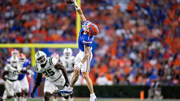 Florida Gators wide receiver Ricky Pearsall (1) makes a one-handed catch for a first down during the first half against the Charlotte 49ers at Steve Spurrier Field at Ben Hill Griffin Stadium in Gainesville, FL on Saturday, September 23, 2023. [Matt Pendleton/Gainesville Sun]  
