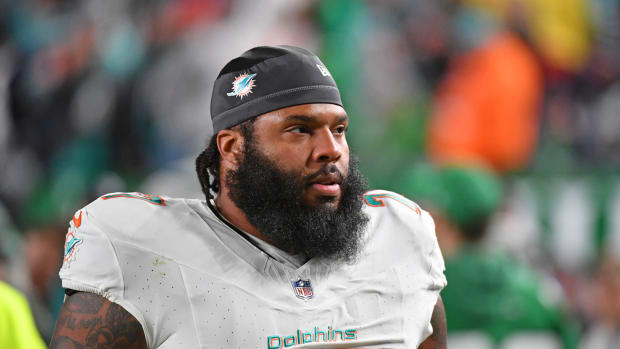 Oct 22, 2023; Philadelphia, Pennsylvania, USA; Miami Dolphins offensive tackle Isaiah Wynn (77) against the Philadelphia Eagles at Lincoln Financial Field. 