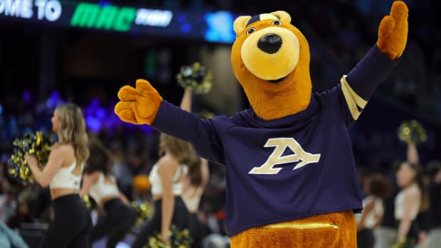 Zippy during Akron’s 62-61 win over Kent State on March 16, 2024.